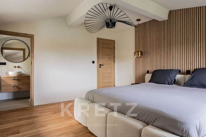 Image No.24-7 Bed House for sale