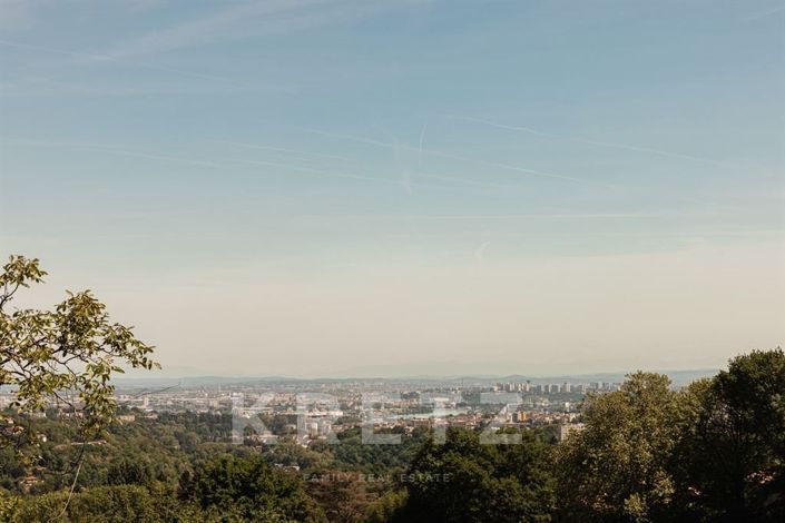 Image No.6-7 Bed House for sale
