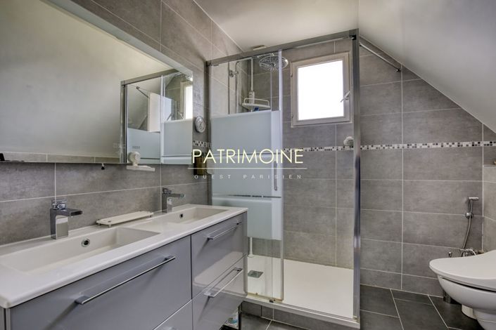 Image No.9-3 Bed House for sale