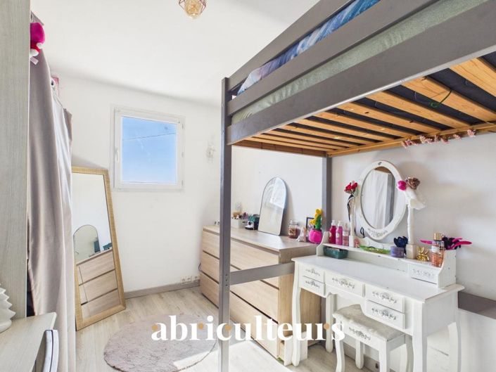 Image No.20-4 Bed House for sale