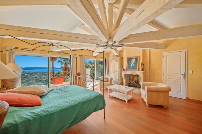 Image No.5-8 Bed House for sale