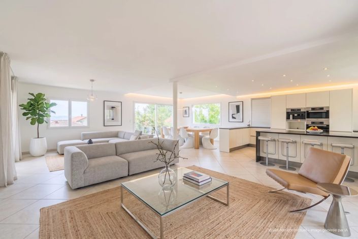 Image No.6-4 Bed House for sale