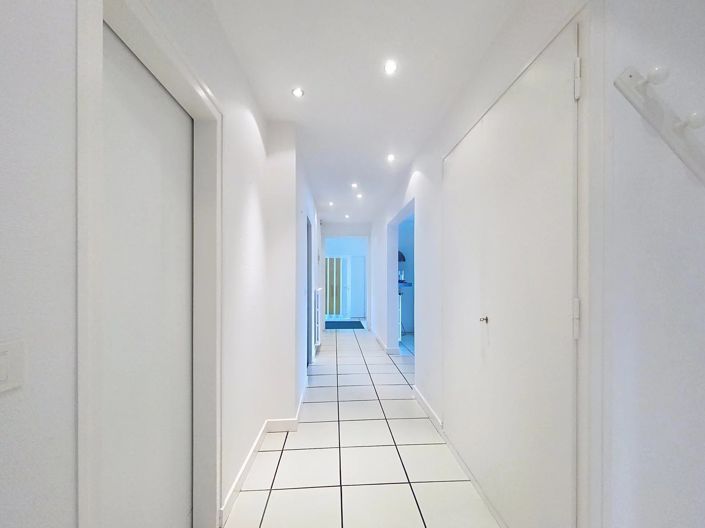 Image No.23-2 Bed House for sale