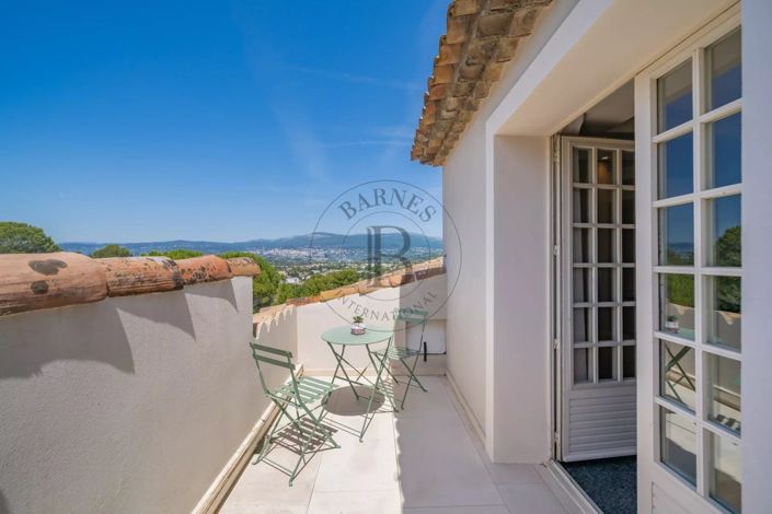 Image No.16-5 Bed House for sale