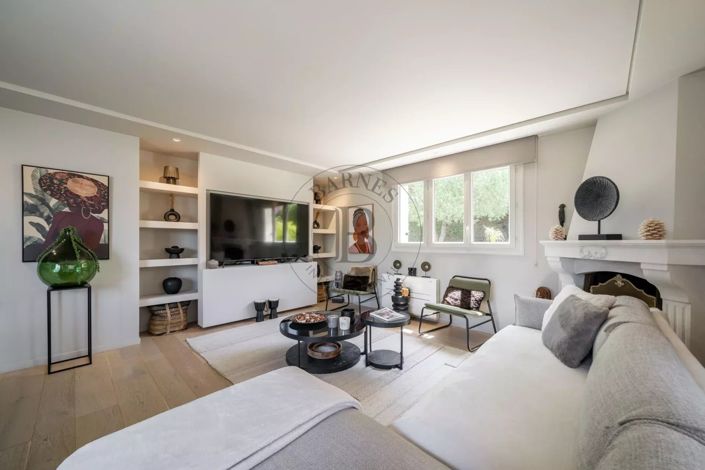 Image No.5-5 Bed House for sale