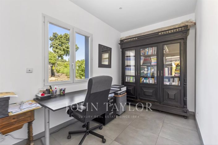 Image No.10-7 Bed House for sale
