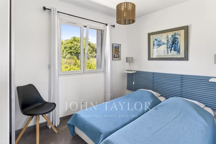 Image No.20-7 Bed House for sale
