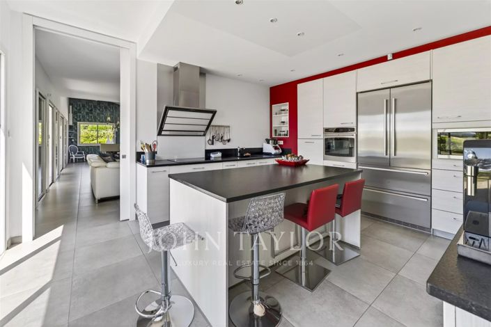 Image No.5-7 Bed House for sale