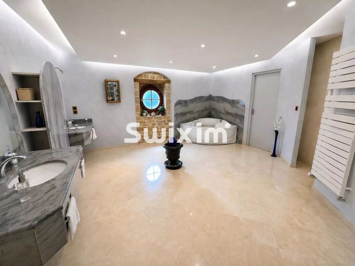 Image No.7-6 Bed House for sale