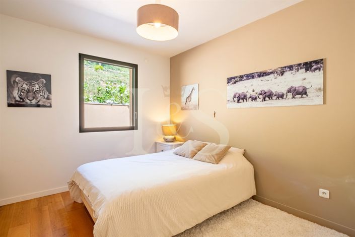 Image No.16-4 Bed House for sale