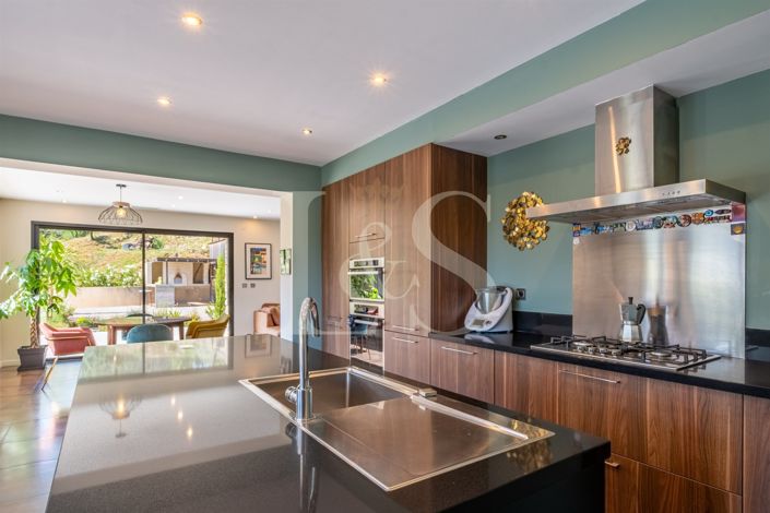 Image No.9-4 Bed House for sale