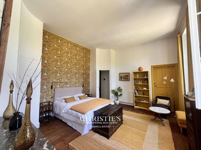 Image No.12-9 Bed Property for sale