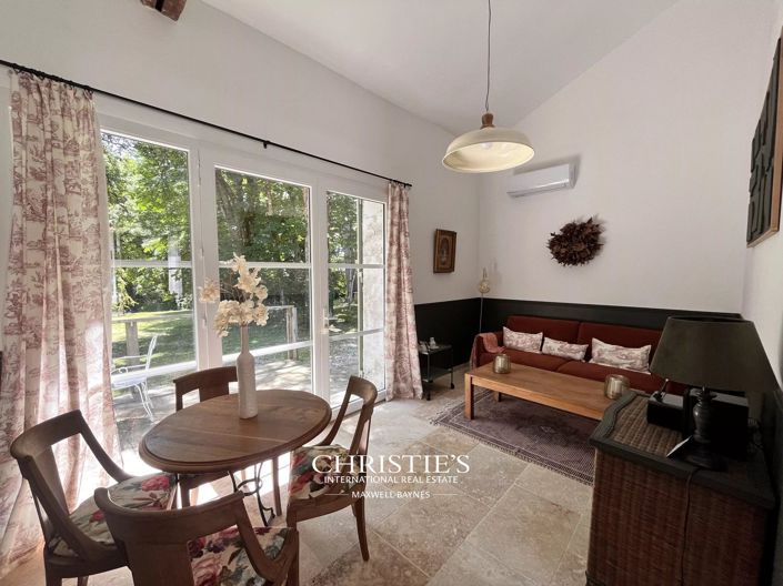 Image No.25-9 Bed Property for sale