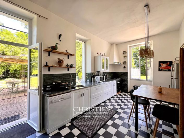 Image No.8-9 Bed House for sale
