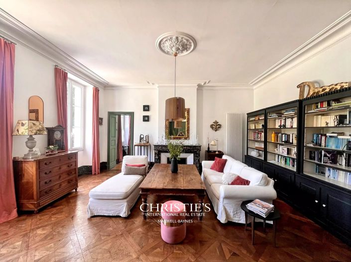 Image No.8-9 Bed Property for sale