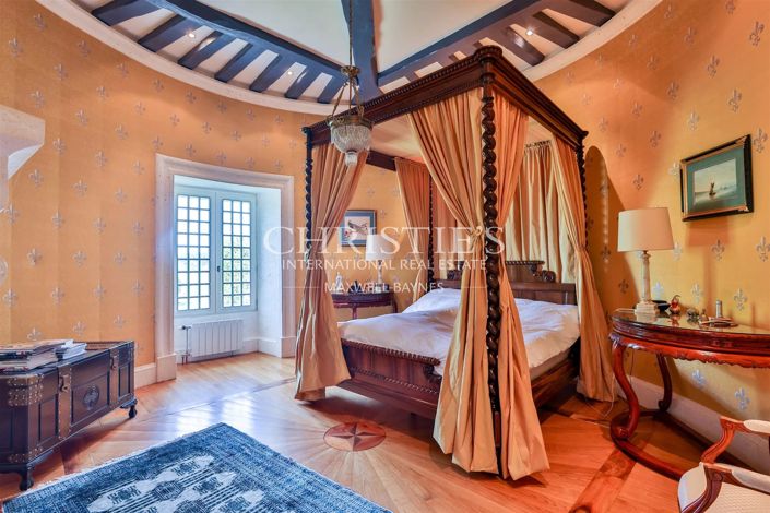 Image No.27-14 Bed Property for sale