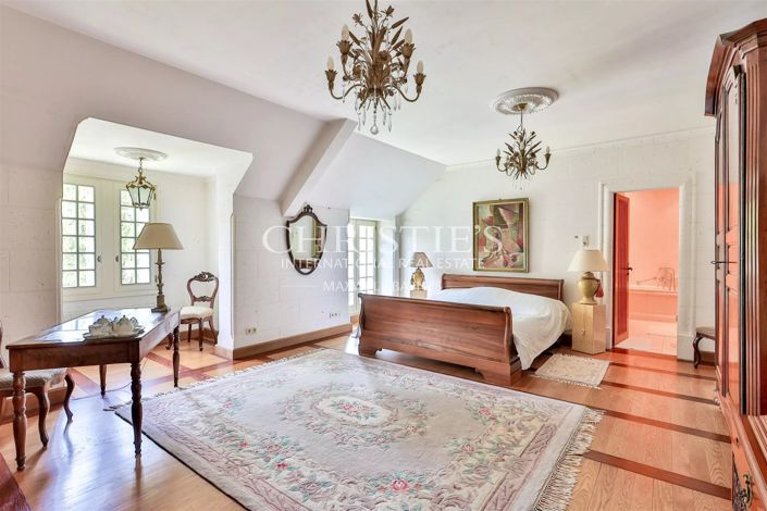 Image No.30-14 Bed Property for sale