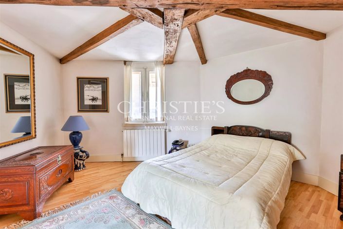 Image No.32-14 Bed Property for sale