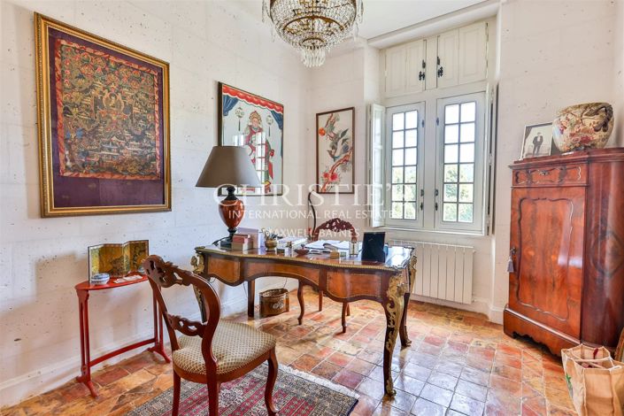 Image No.35-14 Bed Property for sale