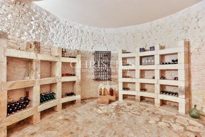 Image No.42-14 Bed Property for sale