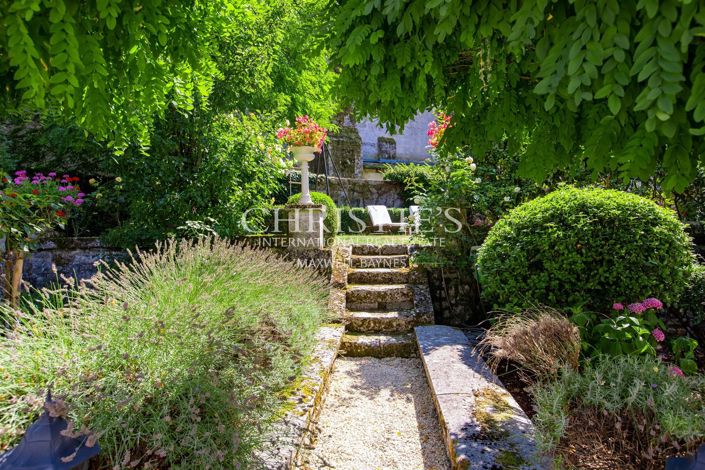 Image No.45-14 Bed Property for sale