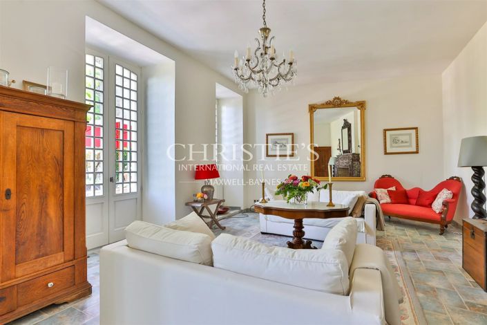 Image No.46-14 Bed Property for sale
