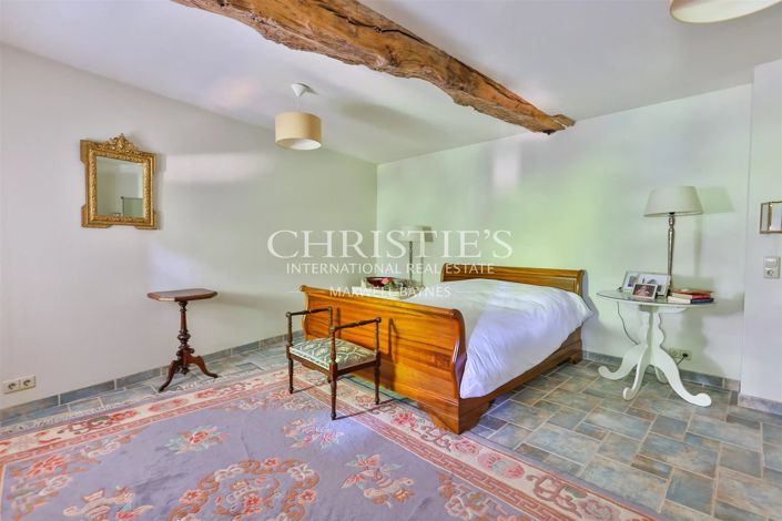 Image No.48-14 Bed Property for sale