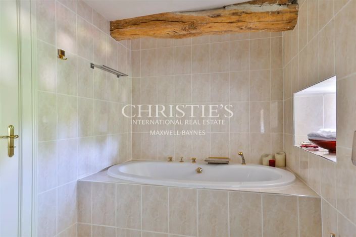 Image No.49-14 Bed Property for sale