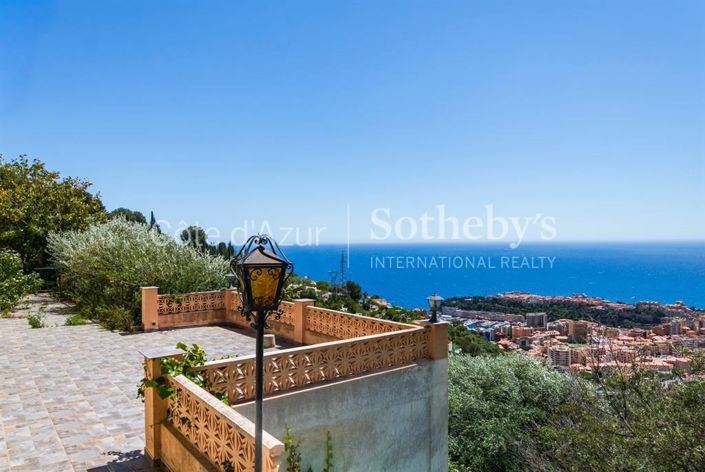 Image No.8-5 Bed House for sale