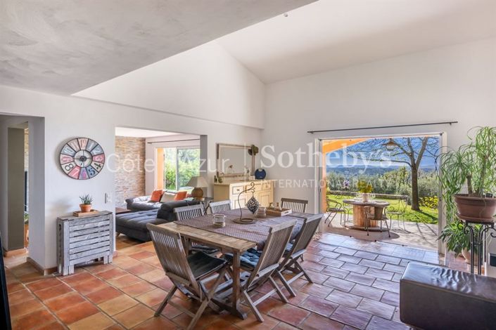 Image No.10-8 Bed House for sale