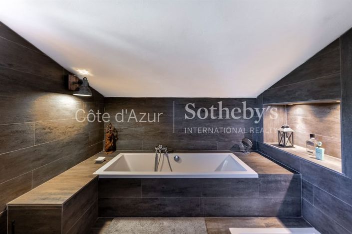 Image No.16-8 Bed House for sale