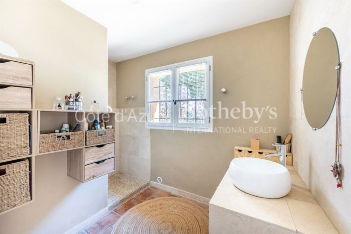 Image No.17-8 Bed House for sale