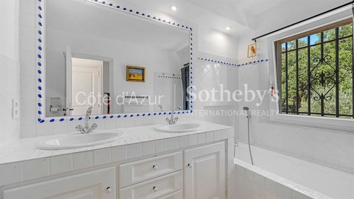 Image No.14-7 Bed House for sale