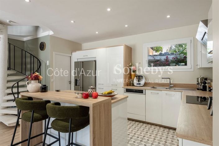 Image No.6-4 Bed House for sale