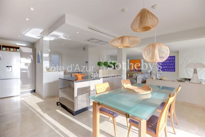Image No.17-3 Bed House for sale