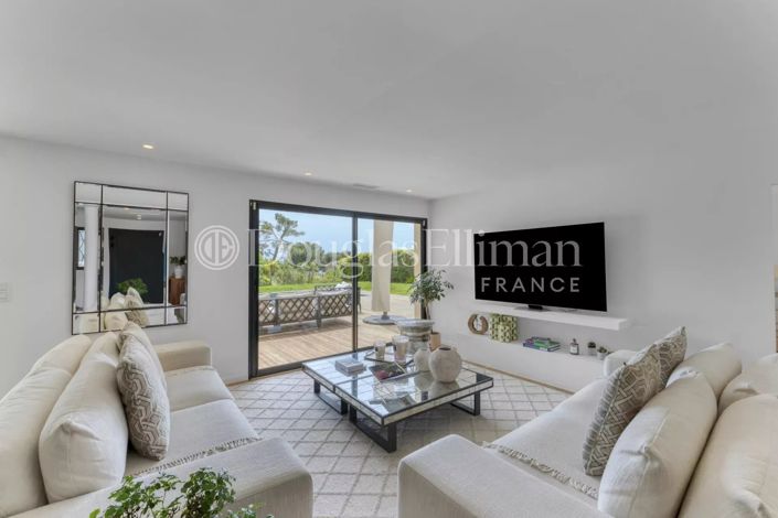 Image No.8-4 Bed House for sale