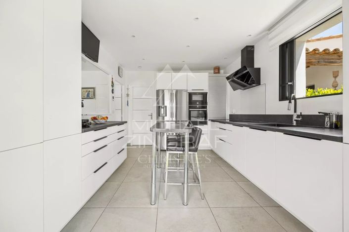 Image No.6-4 Bed House for sale