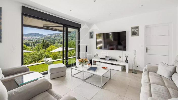 Image No.8-4 Bed House for sale