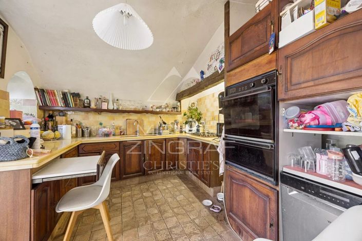 Image No.10-8 Bed House for sale