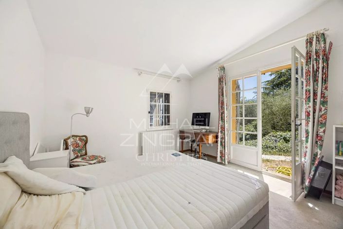 Image No.11-8 Bed House for sale