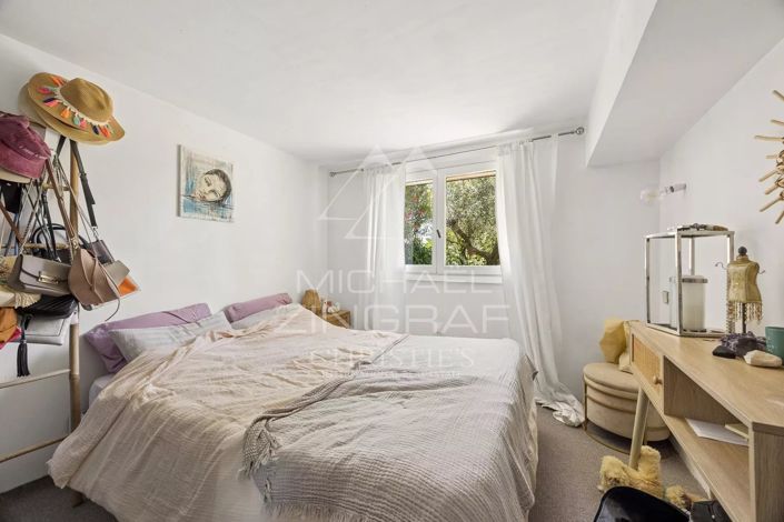 Image No.12-8 Bed House for sale