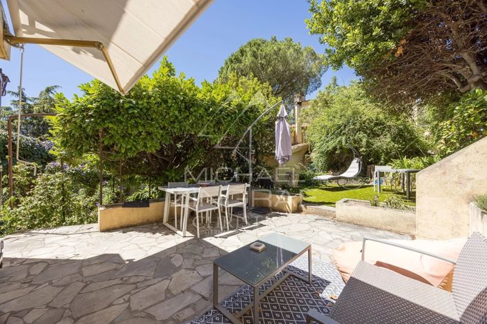 Image No.5-8 Bed House for sale