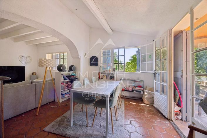 Image No.7-8 Bed House for sale