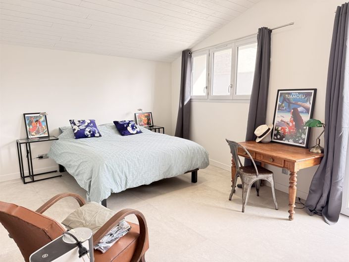 Image No.24-5 Bed House for sale