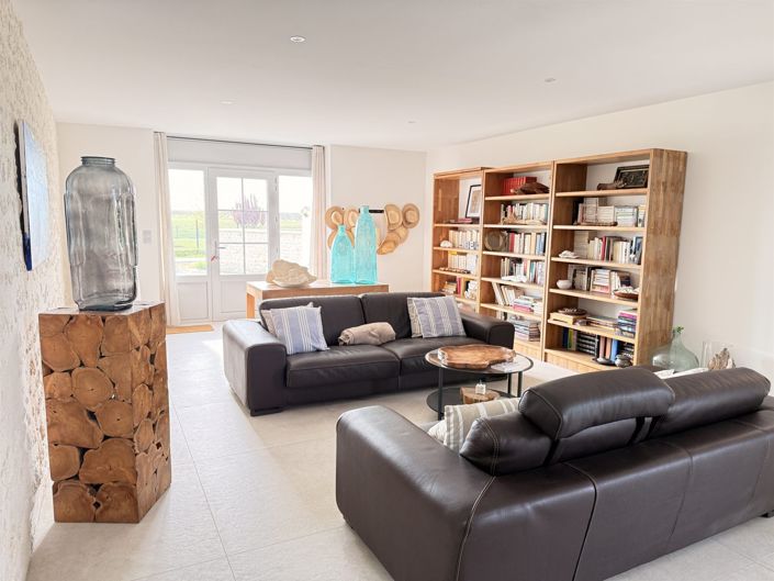 Image No.4-5 Bed House for sale