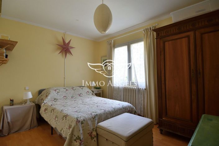 Image No.10-3 Bed House for sale