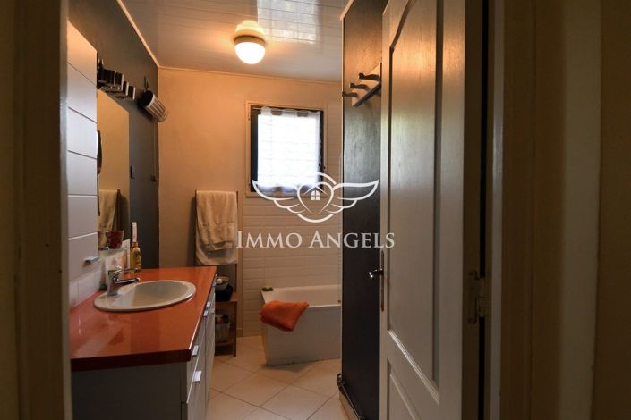 Image No.11-3 Bed House for sale