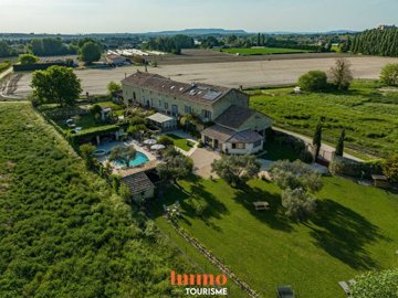 1 - Roquemaure, House