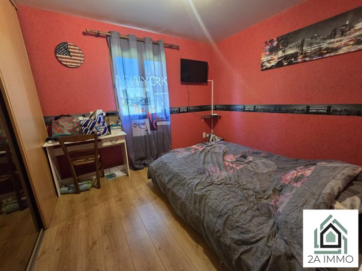Image No.9-5 Bed House for sale
