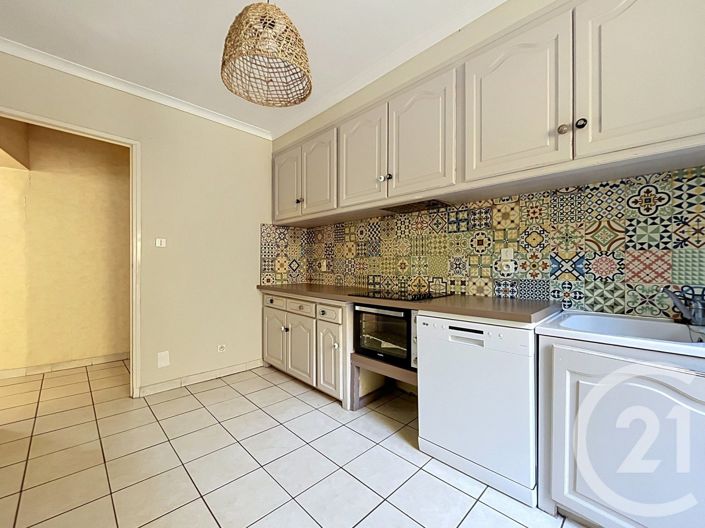 Image No.8-5 Bed House for sale